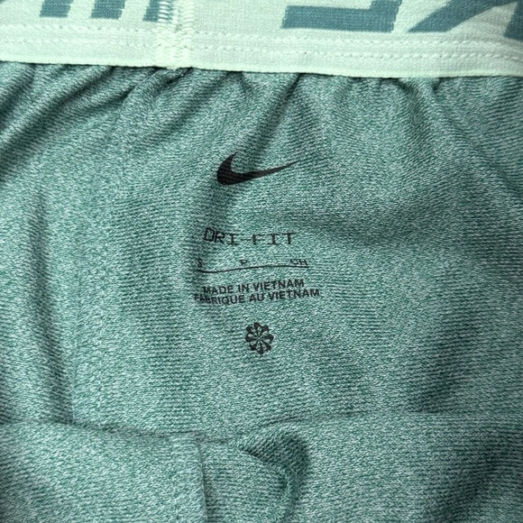 Nike Attack Sportswear Shorts Green DX6024-361 Small Women’s Mid Rise - Picture 7 of 12